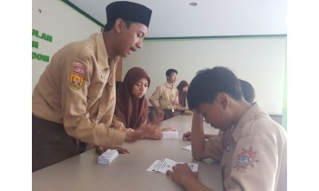 SMA Unggulan Al Mizan gunakan E-Voting saat pemillihan OSIS.