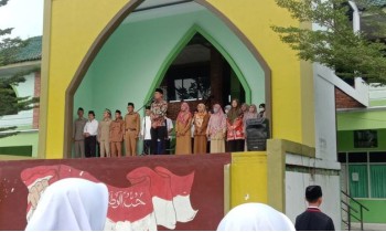 Hardiknas 2023 Momentum Merdeka Belajar, SMA Unggulan Al-Mizan Jatiwangi Gelar Upacara Bersama