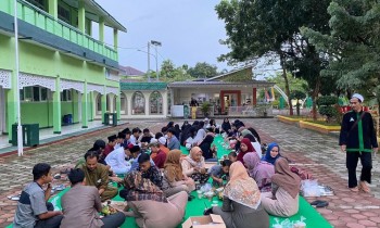 Buka Bersama di SMA Unggulan Al-Mizan