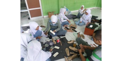 Praktek Kewirausahaan Pelatihan Membuat Alaskaki hari II