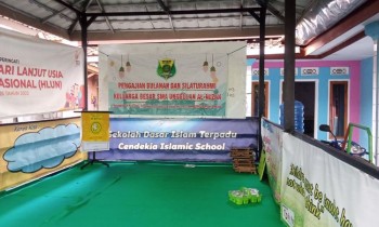 Pengajian Bulanan SMA UNGGULAN Putaran ke-3 di rumah Pa Tata Irawan, Desa Cikeusik Sukahaji